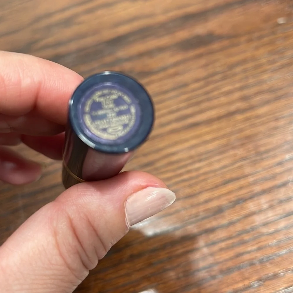 Estée Lauder  lip stick 220 - unattainable